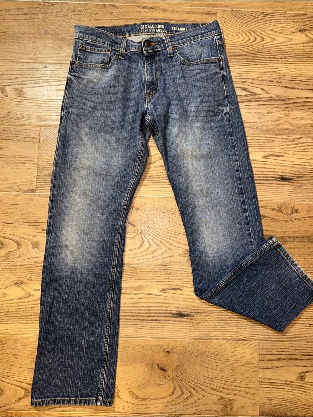 Signature by Levi Strauss Men's Straight Jeans in Medium Blue Wash